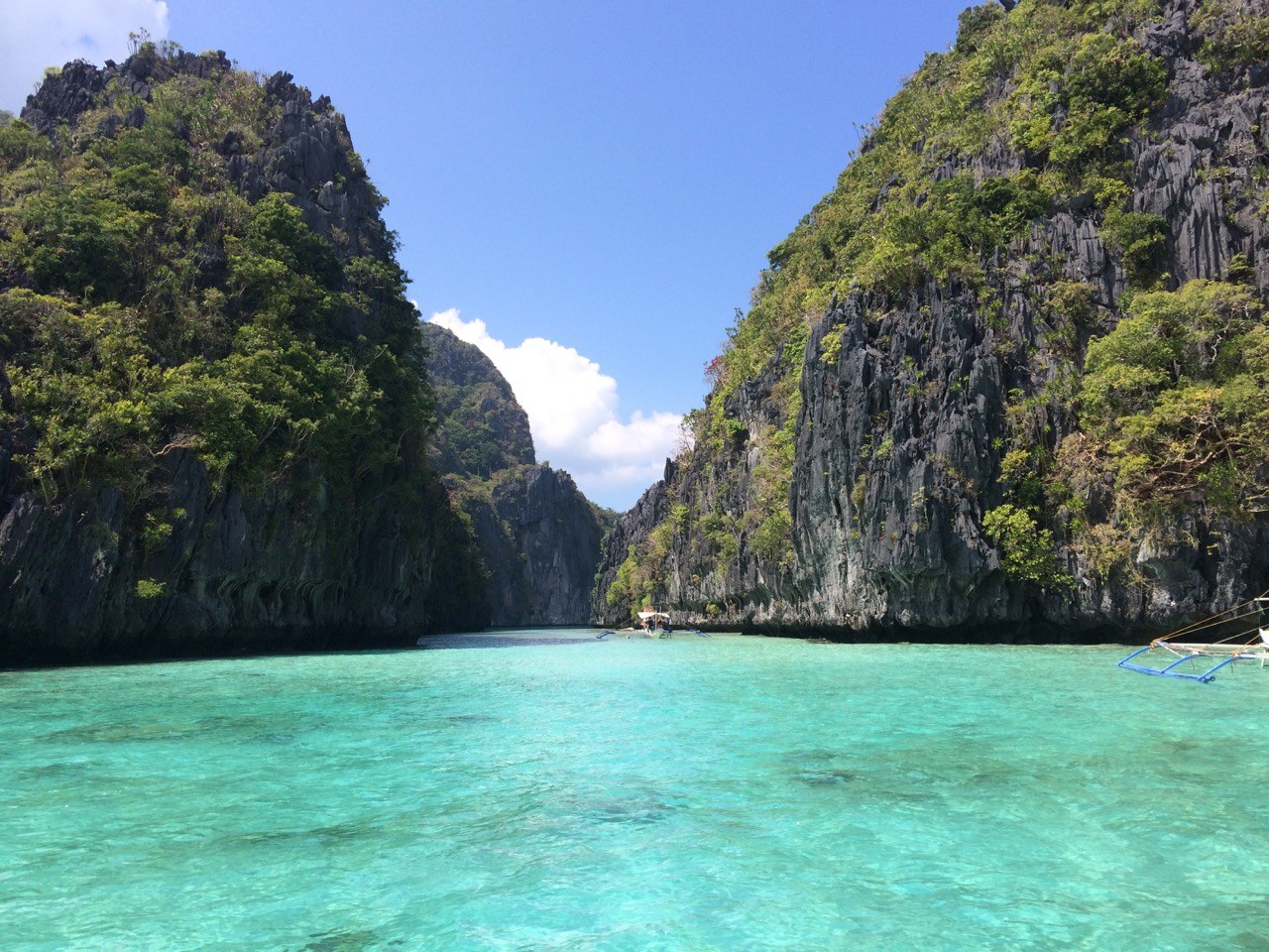 Enjoy this picturesque destination as you revel in its fine bone-white sand as soft as fine powders and crystal blue waters as you take a selfie.