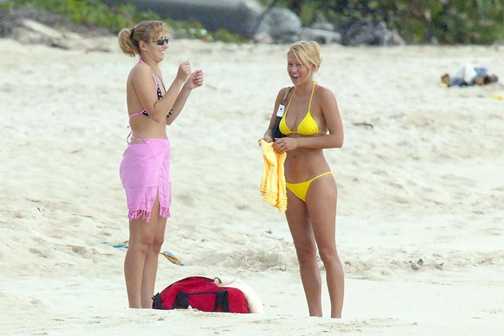 Anna Kournikova – Enjoys The Beach & Ocean At St. Barts