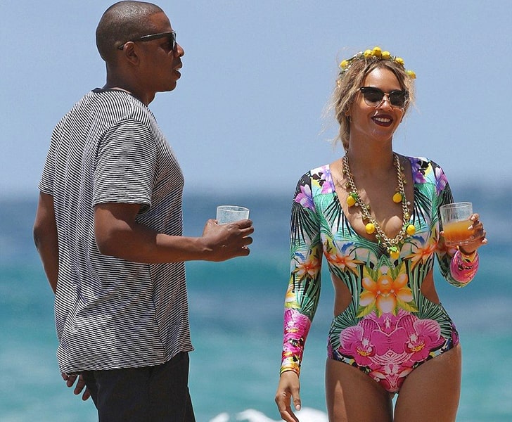 Beyoncé & Jay Z – Enjoy Cool Drinks By The Beach In Hawaii