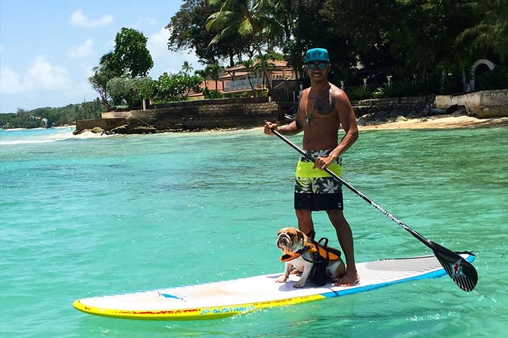 Lewis Hamilton – Goes Paddle Boarding In Barbados