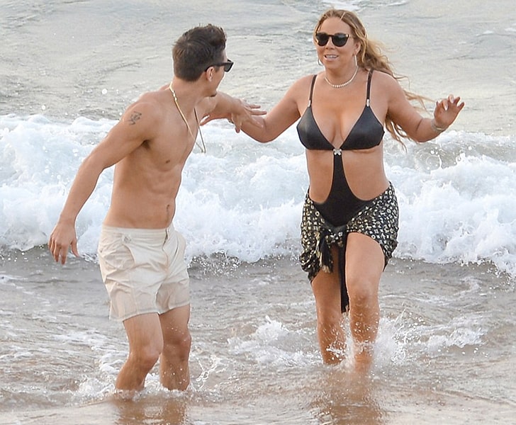 Mariah Carey – Goes For A Dip In The Beautiful Waters Of Hawaii